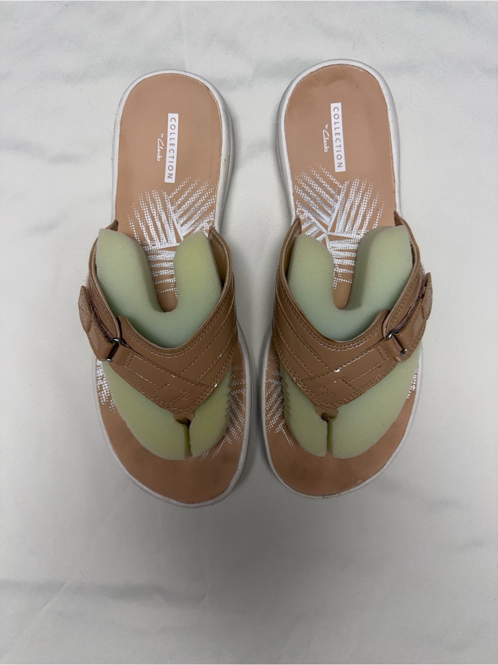 Collection By Clark Women’s Size 9 Beige Sandals Slight Visible Wear Comfort